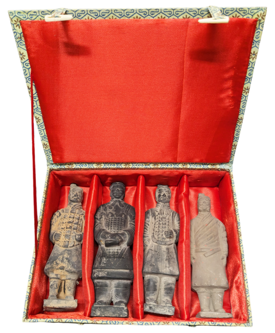 Box of 4 black statues of Imperial Warriors in terracotta, 15cm