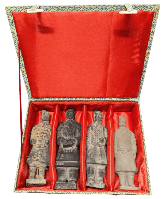 Box of 4 black statues of Imperial Warriors in terracotta, 15cm