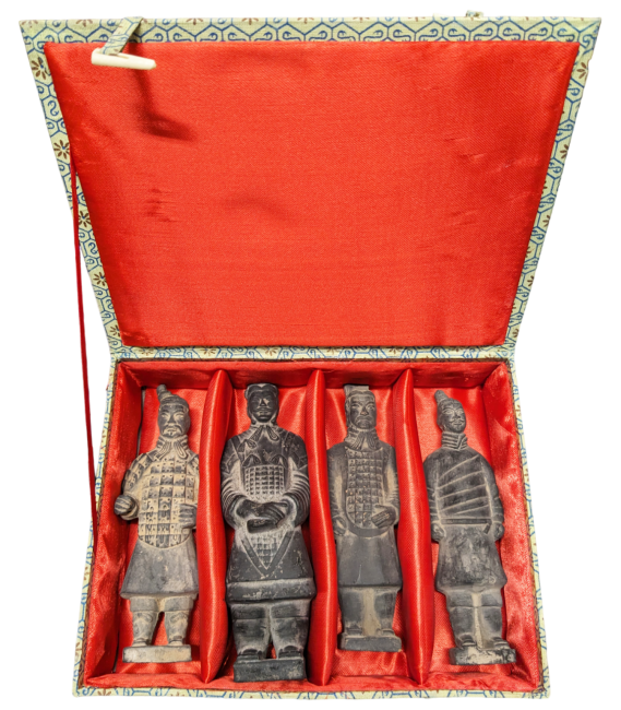 Box of 4 black statues of Imperial Warriors in terracotta, 15cm