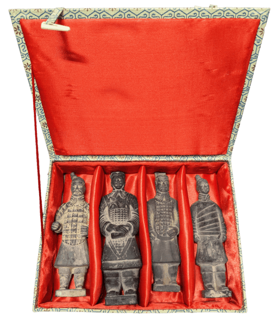 Box of 4 black statues of Imperial Warriors in terracotta, 15cm