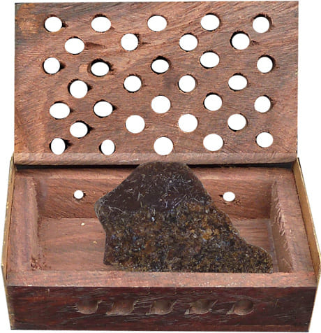 Wooden box containing 5g of brown amber X3