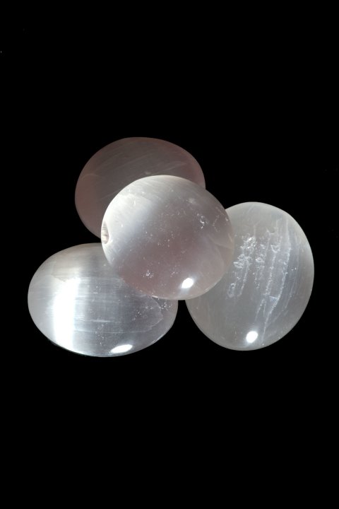 Selenite pebble 8cm 150g