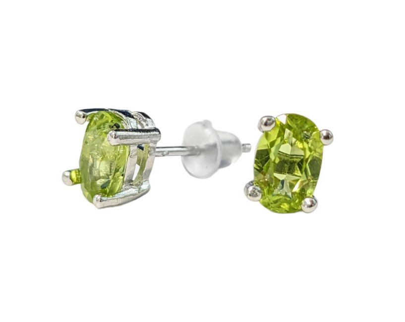 Solitaire Earrings in White Copper Faceted Peridot AA stud
