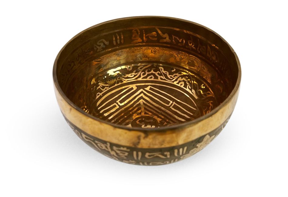 Tibetan singing bowl with carvings - Om - 14cm