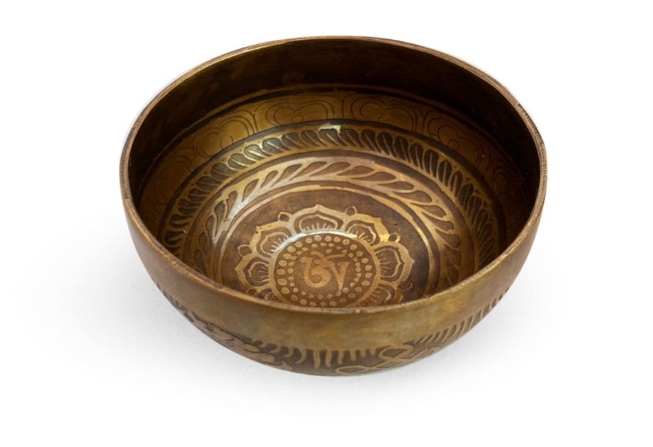 Tibetan singing bowl with carvings - Om - 14cm