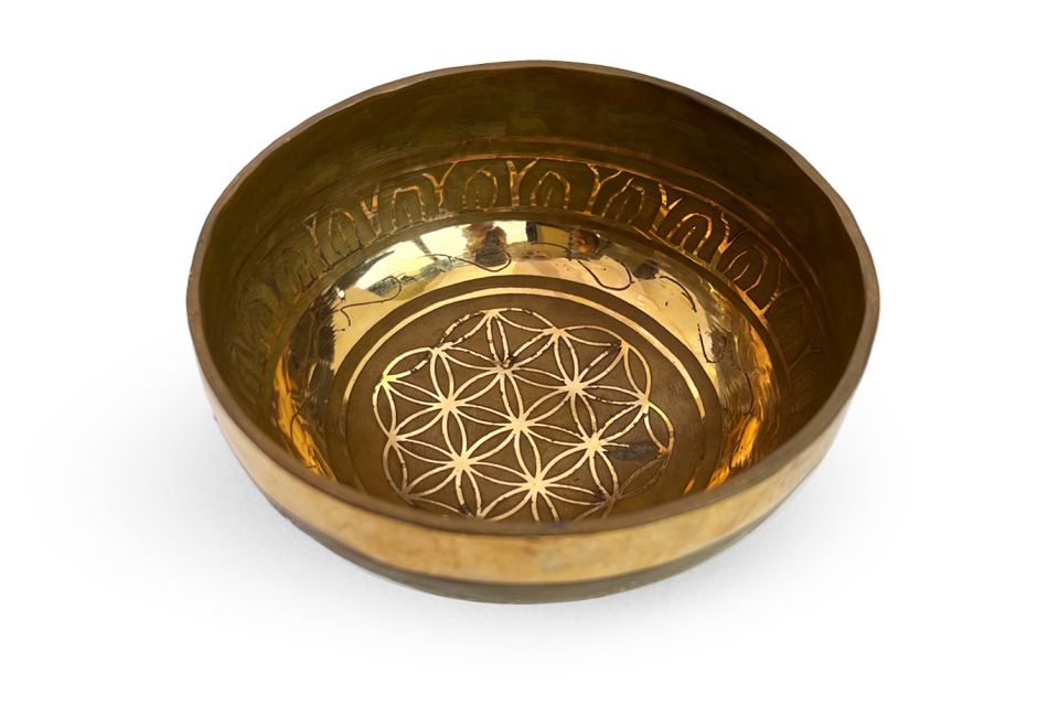 Tibetan singing bowl with carvings - OM - 16cm