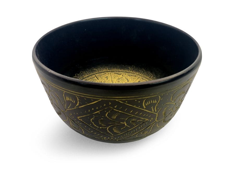 Tibetan singing bowl in aluminum with engravings - 18 cm