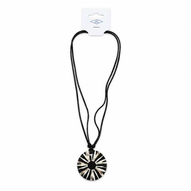 incense at Mother-of-pearl necklace on a velvet cord|gb