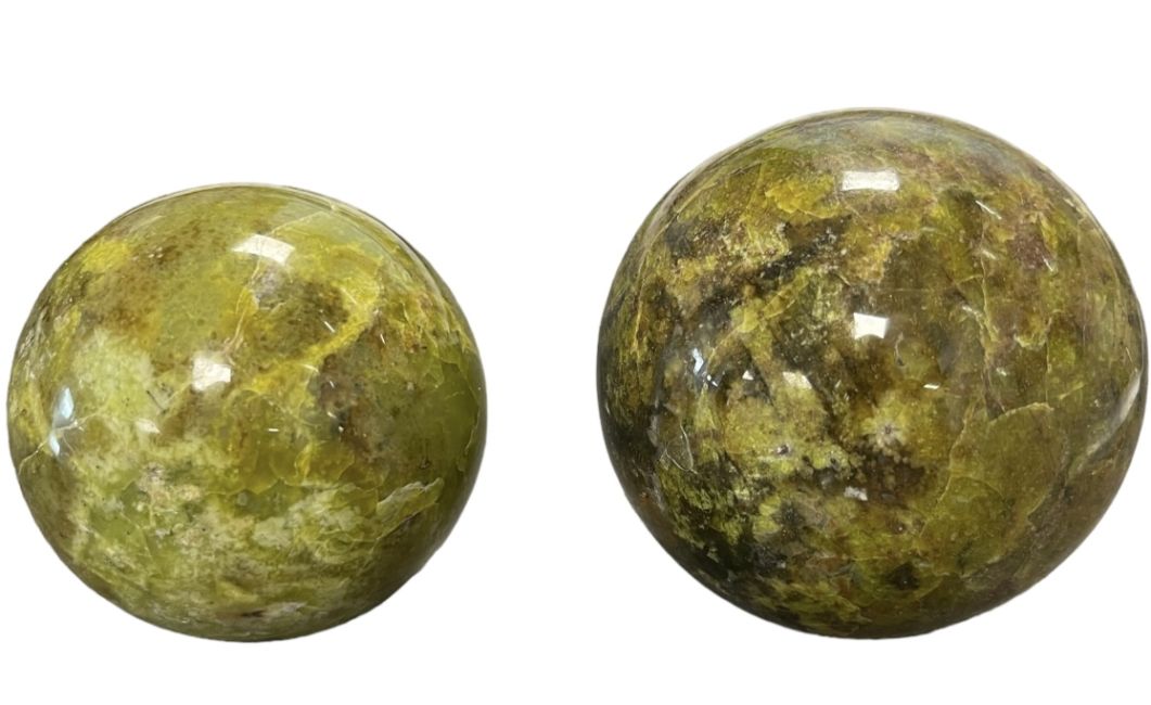 3 Green Opal Spheres 1.370 k