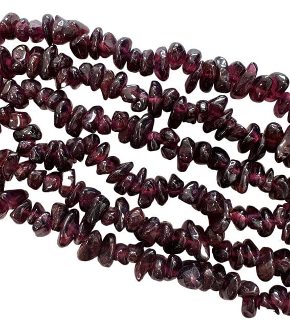 Red garnet A chips 3-8mm on a 80cm thread