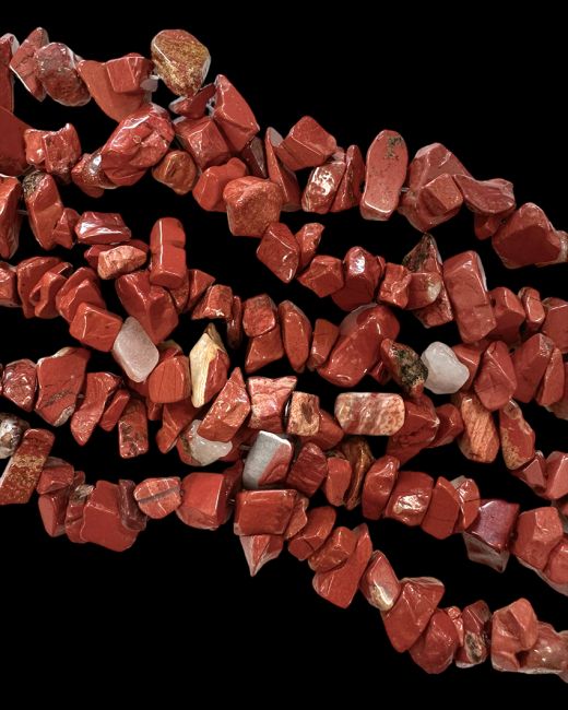 Red Jasper A chips 5-8mm on a 80cm thread
