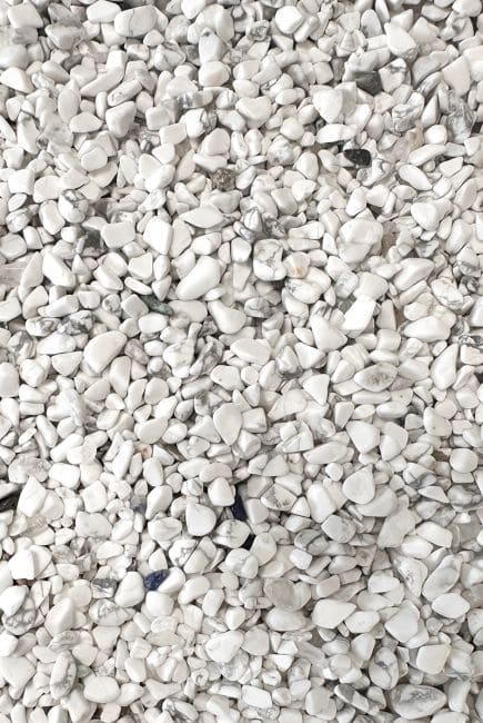 Howlite A Natural Stone Chips 1-4mm 500g