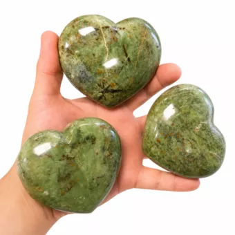 Set of 3 polished serpentine hearts, 1.044kg