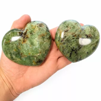 Set of 2 polished serpentine hearts, 0.620kg