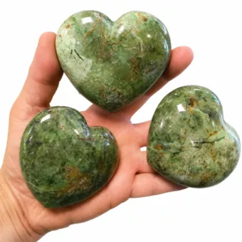 Set of 3 polished serpentine hearts, 0.700 kg