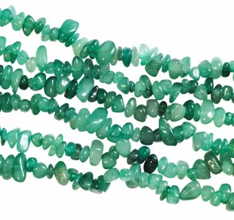 Green Aventurine A chips 5-8mm on 80cm wire