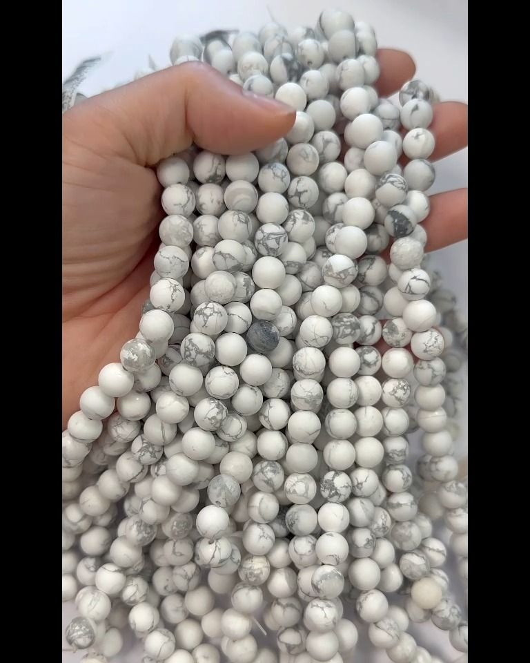 Howlite A matt beads 8mm on a 40cm thread